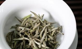 绿茶有哪些投茶方式（白毫银针属于什么茶）