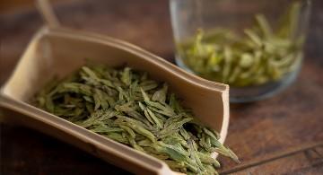 西湖龙井属于什么茶是绿茶吗（西湖龙井是不是绿茶）