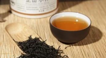 红茶的功效与作用及副作用（湿气重的人喝红茶还是绿茶）