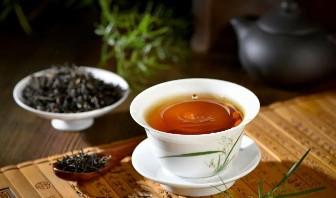 男性喝红茶的好处和坏处（每天喝红茶对身体有什么影响?）