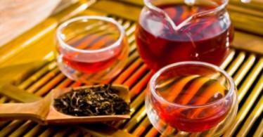 红茶和绿茶的区别功效（红茶和绿茶哪个好的功效与作用）